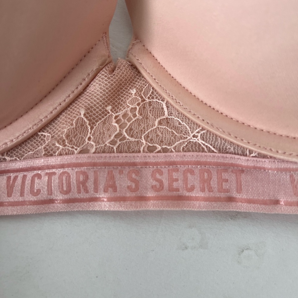 Victoria's Secret Blush Lace Bra - Picture 4 of 7